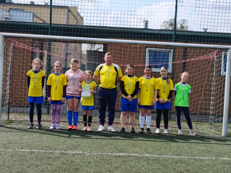 Z boiska na stadion Turniej o Puchar Tymbarku